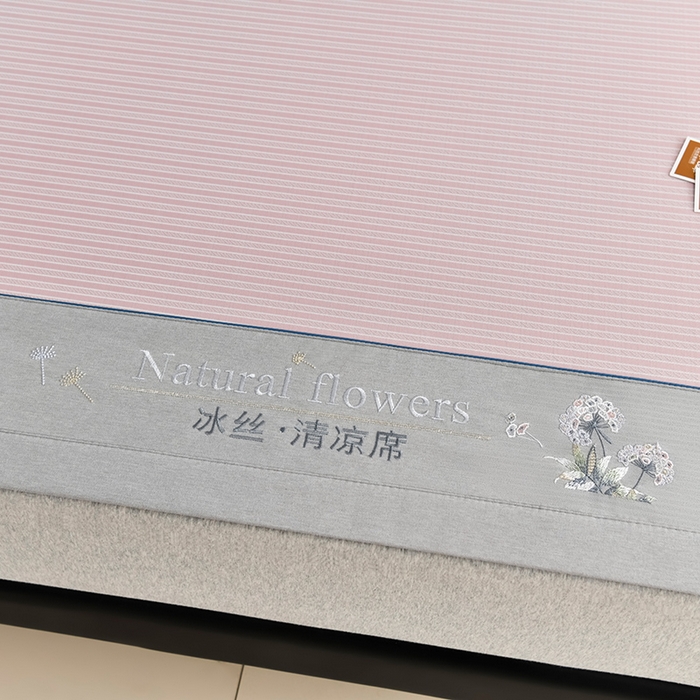 91家纺网 家纺一手货源 找家纺 小牛席业 2026新款经典条纹-绣球冰丝清凉席系列凉席藤席冰藤双面席冰丝席竹席凉席空调席草席三件套 粉色