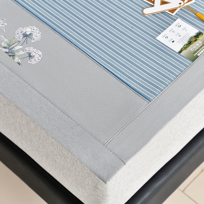 91家纺网 家纺一手货源 找家纺 小牛席业 2026新款经典条纹-绣球冰丝清凉席系列凉席藤席冰藤双面席冰丝席竹席凉席空调席草席三件套 蓝色