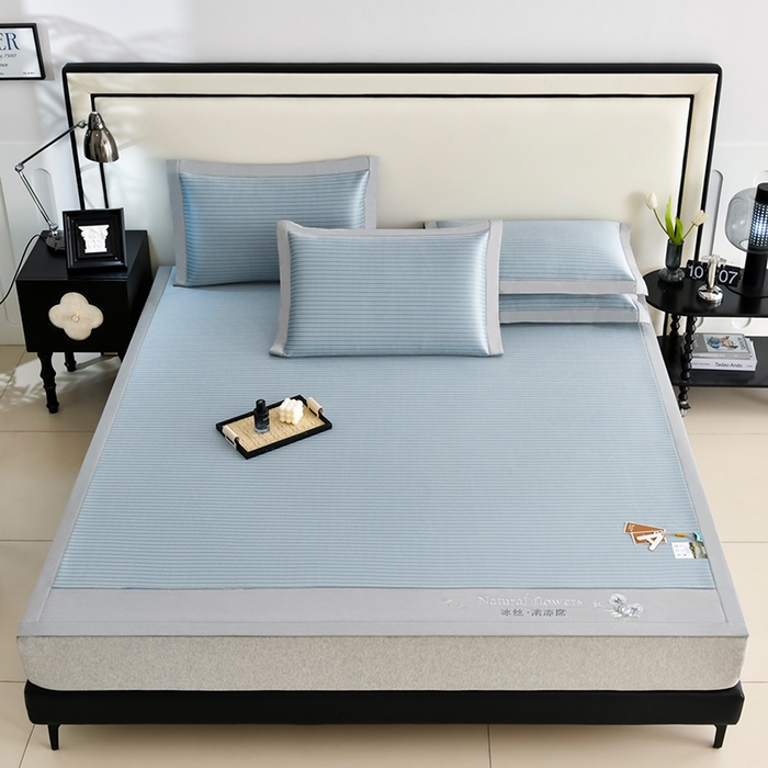 91家纺网 家纺一手货源 找家纺 小牛席业 2026新款经典条纹-绣球冰丝清凉席系列凉席藤席冰藤双面席冰丝席竹席凉席空调席草席三件套 蓝色