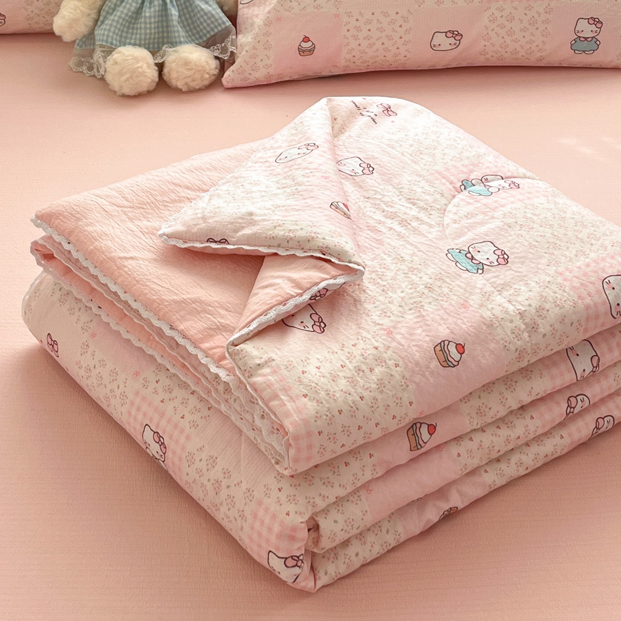 91家纺网 家纺一手货源 找家纺 川悦生活 2026新款双层纱木棉夏被四件套 奶油糕糕喵