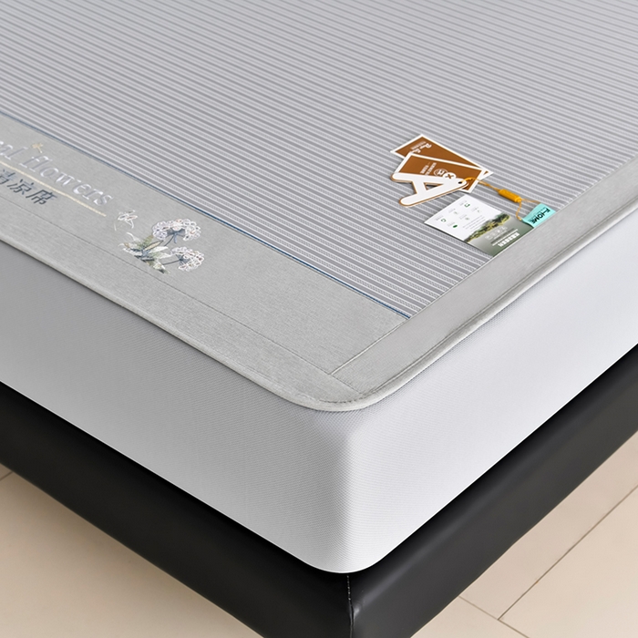 91家纺网 家纺一手货源 找家纺 （总）小牛席业 2026新款经典条纹冰丝清凉席系列（床笠款）-绣球凉席藤席冰藤双面席冰丝席竹席凉席空调席草席三件套