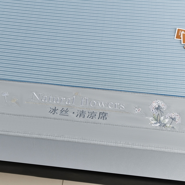 91家纺网 家纺一手货源 找家纺 小牛席业 2026新款经典条纹冰丝清凉席系列（床笠款）-绣球凉席藤席冰藤双面席冰丝席竹席凉席空调席草席三件套 蓝色