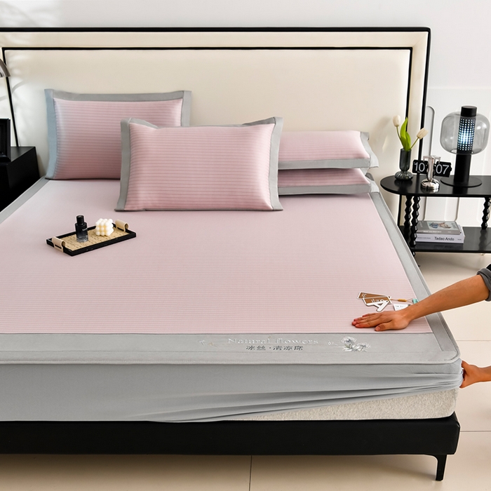 小牛席业 2026新款经典条纹冰丝清凉席系列（床笠款）-绣球凉席藤席冰藤双面席冰丝席竹席凉席空调席草席三件套 粉色