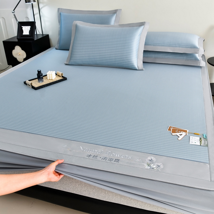 91家纺网 家纺一手货源 找家纺 小牛席业 2026新款经典条纹冰丝清凉席系列（床笠款）-绣球凉席藤席冰藤双面席冰丝席竹席凉席空调席草席三件套 蓝色