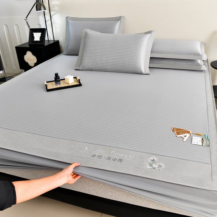 91家纺网 家纺一手货源 找家纺 （总）小牛席业 2026新款经典条纹冰丝清凉席系列（床笠款）-绣球凉席藤席冰藤双面席冰丝席竹席凉席空调席草席三件套