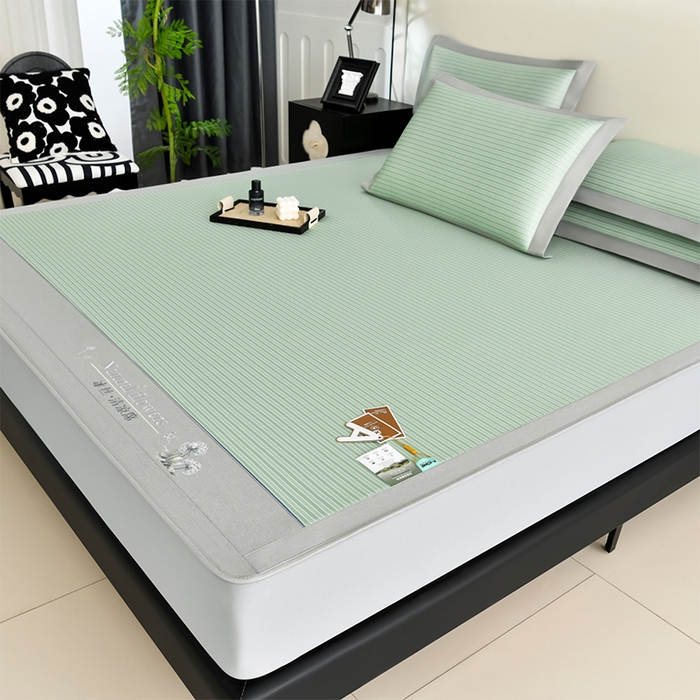 91家纺网 家纺一手货源 找家纺 小牛席业 2026新款经典条纹冰丝清凉席系列（床笠款）-绣球凉席藤席冰藤双面席冰丝席竹席凉席空调席草席三件套 绿色