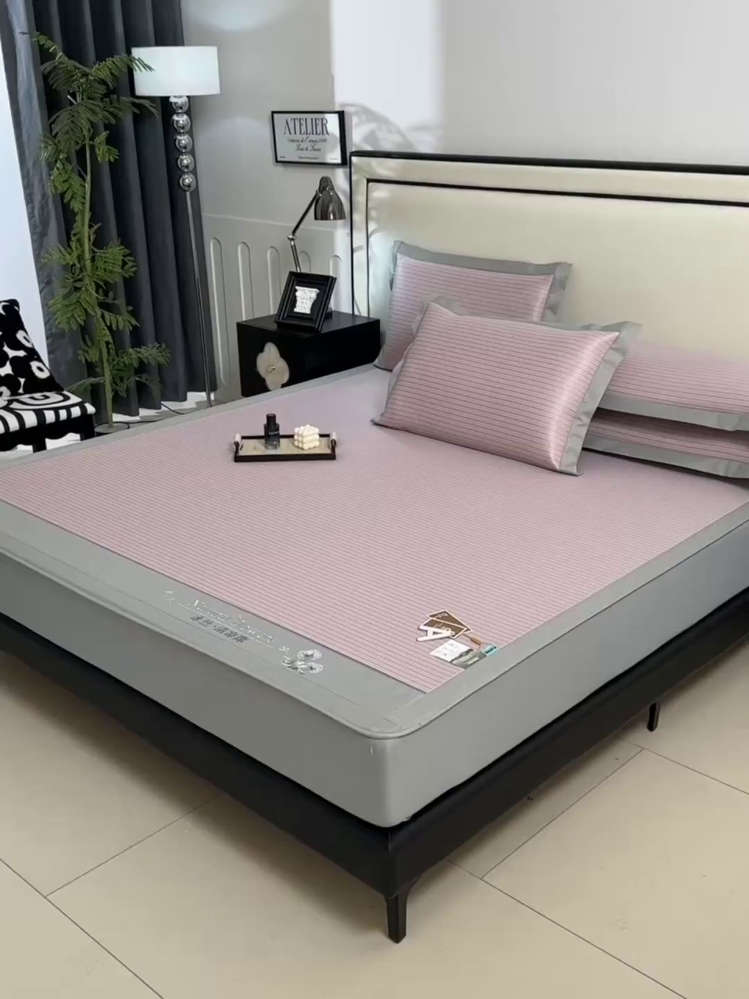 91家纺网 家纺一手货源 找家纺 小牛席业 2026新款经典条纹冰丝清凉席系列（床笠款）-绣球凉席藤席冰藤双面席冰丝席竹席凉席空调席草席三件套 粉色