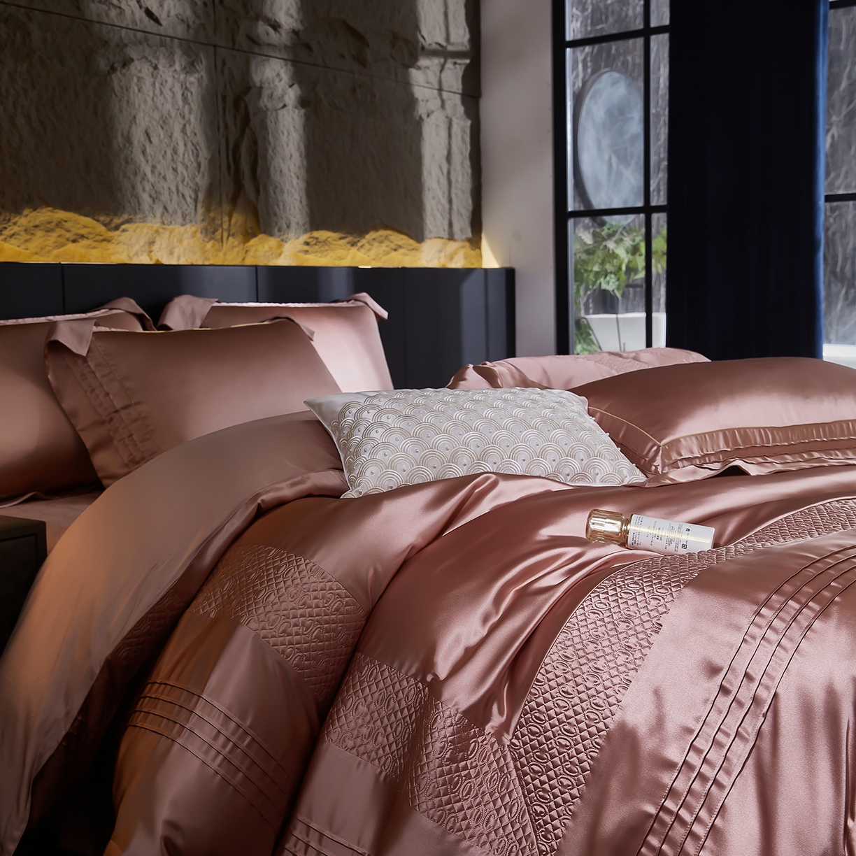 91家纺网 家纺一手货源 找家纺 edra 2026新款真丝天丝轻奢床盖款四件套-凯瑟琳 凯瑟琳粉色