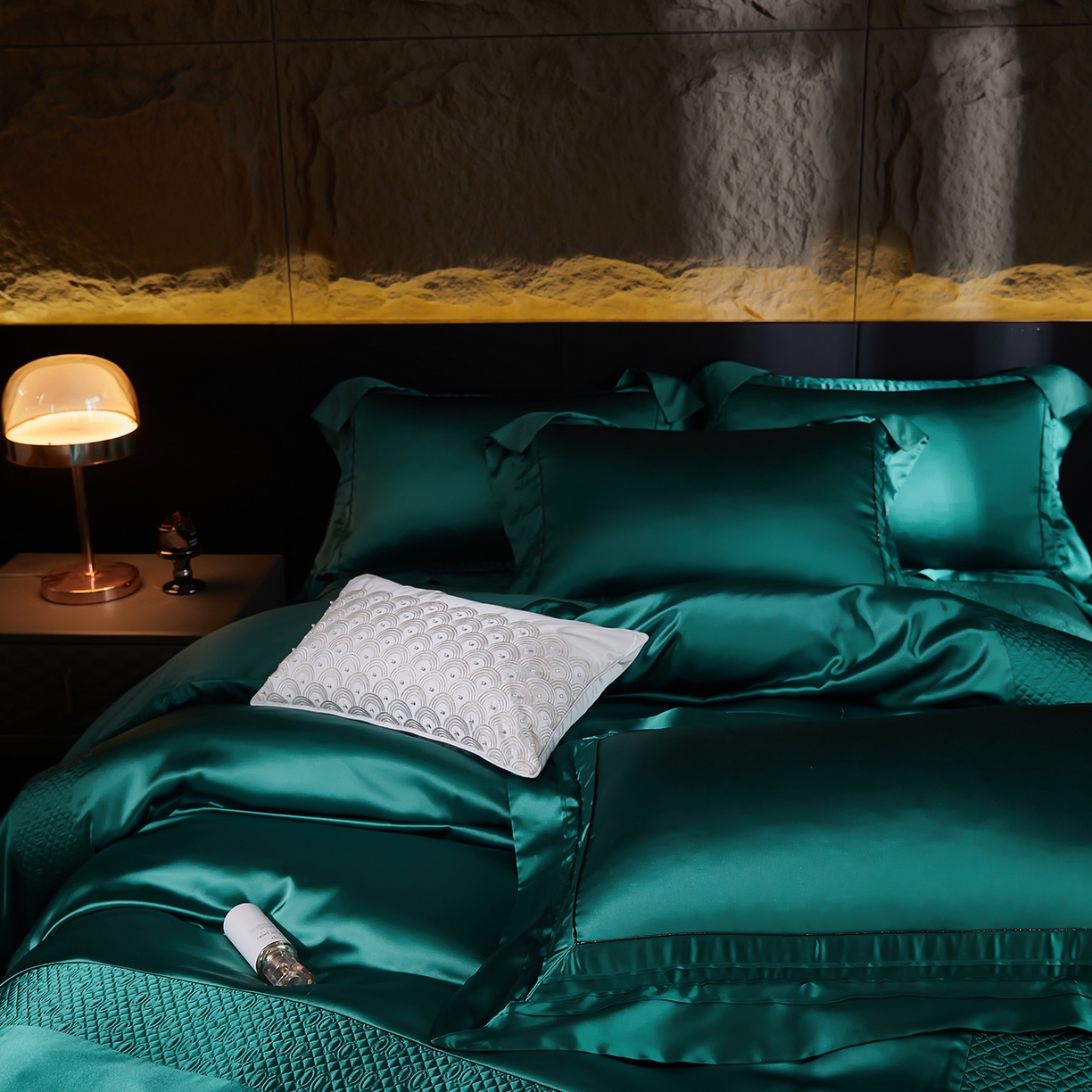 91家纺网 家纺一手货源 找家纺 edra 2026新款真丝天丝轻奢床盖款四件套-凯瑟琳 凯瑟琳绿色