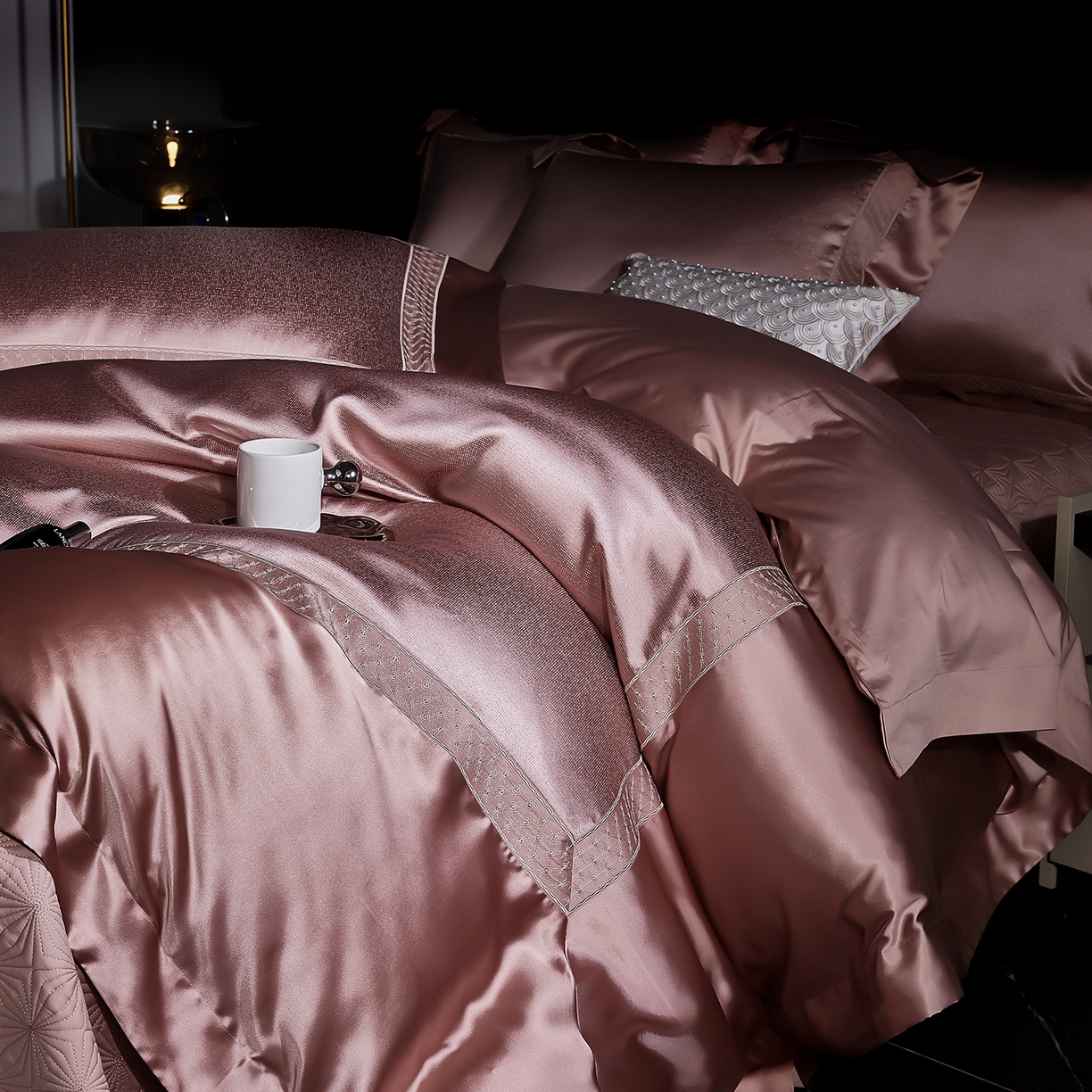 91家纺网 家纺一手货源 找家纺 （总）edra 2026新款真丝天丝轻奢提花床盖款四件套-缇芙尼