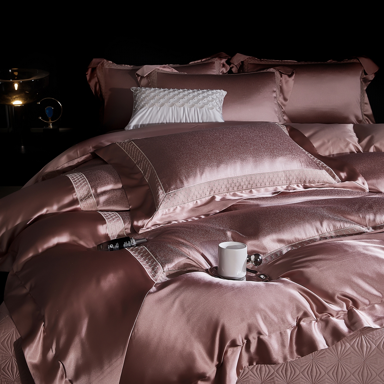 91家纺网 家纺一手货源 找家纺 （总）edra 2026新款真丝天丝轻奢提花床盖款四件套-缇芙尼