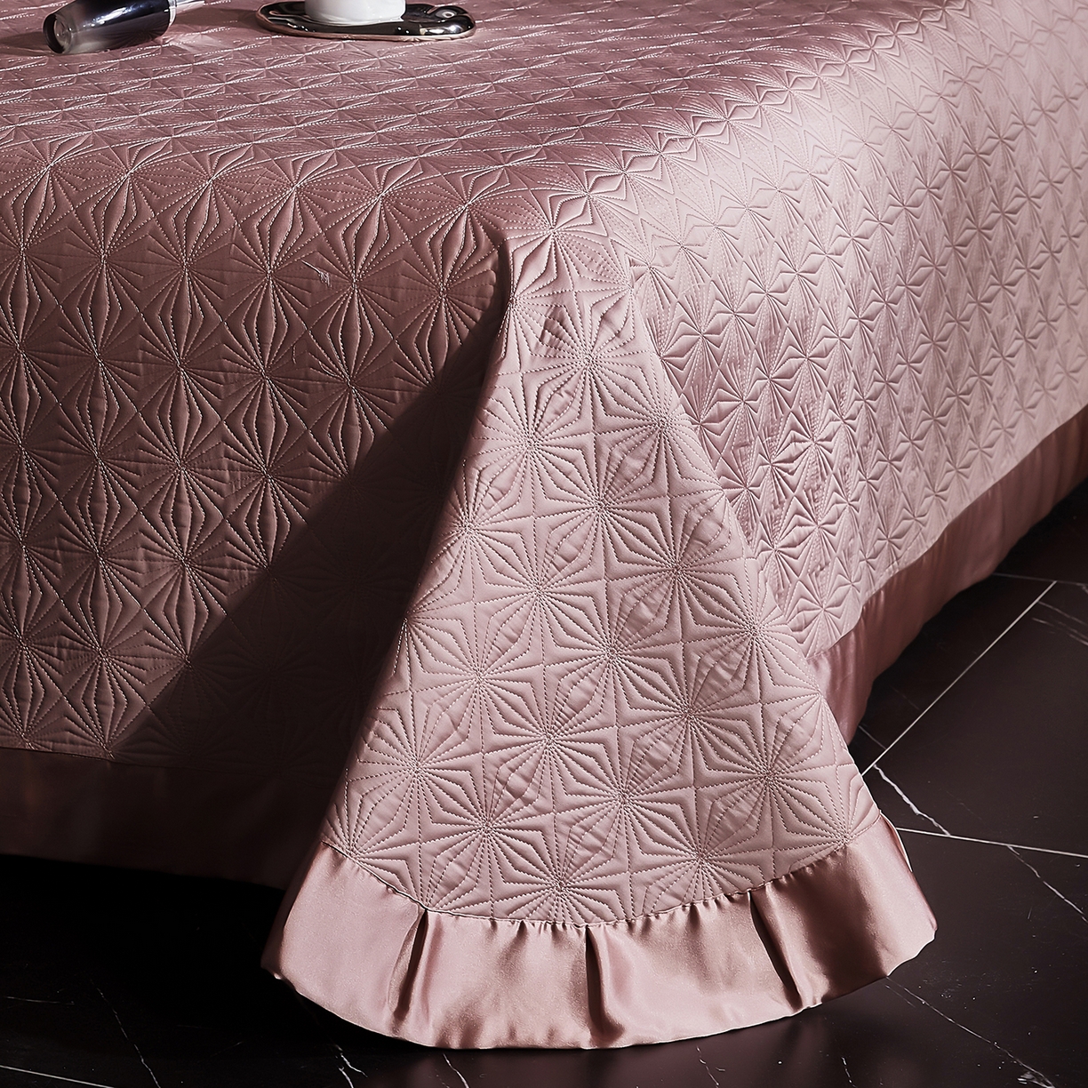 91家纺网 家纺一手货源 找家纺 （总）edra 2026新款真丝天丝轻奢提花床盖款四件套-缇芙尼