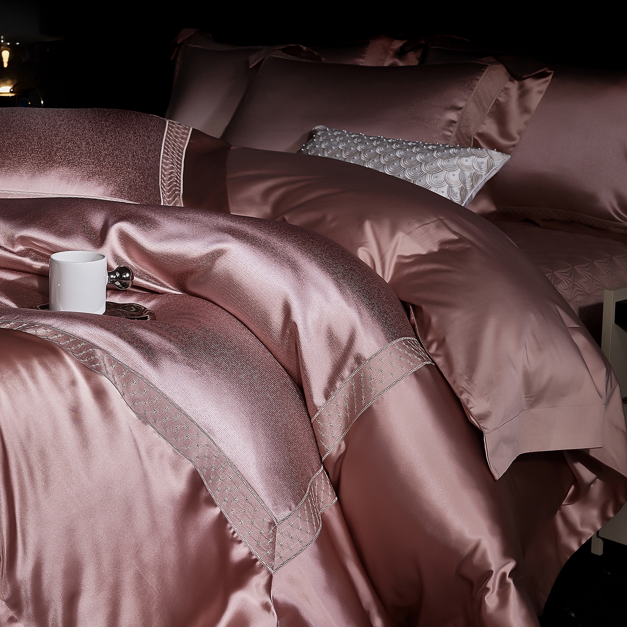 91家纺网 家纺一手货源 找家纺 （总）edra 2026新款真丝天丝轻奢提花床盖款四件套-缇芙尼