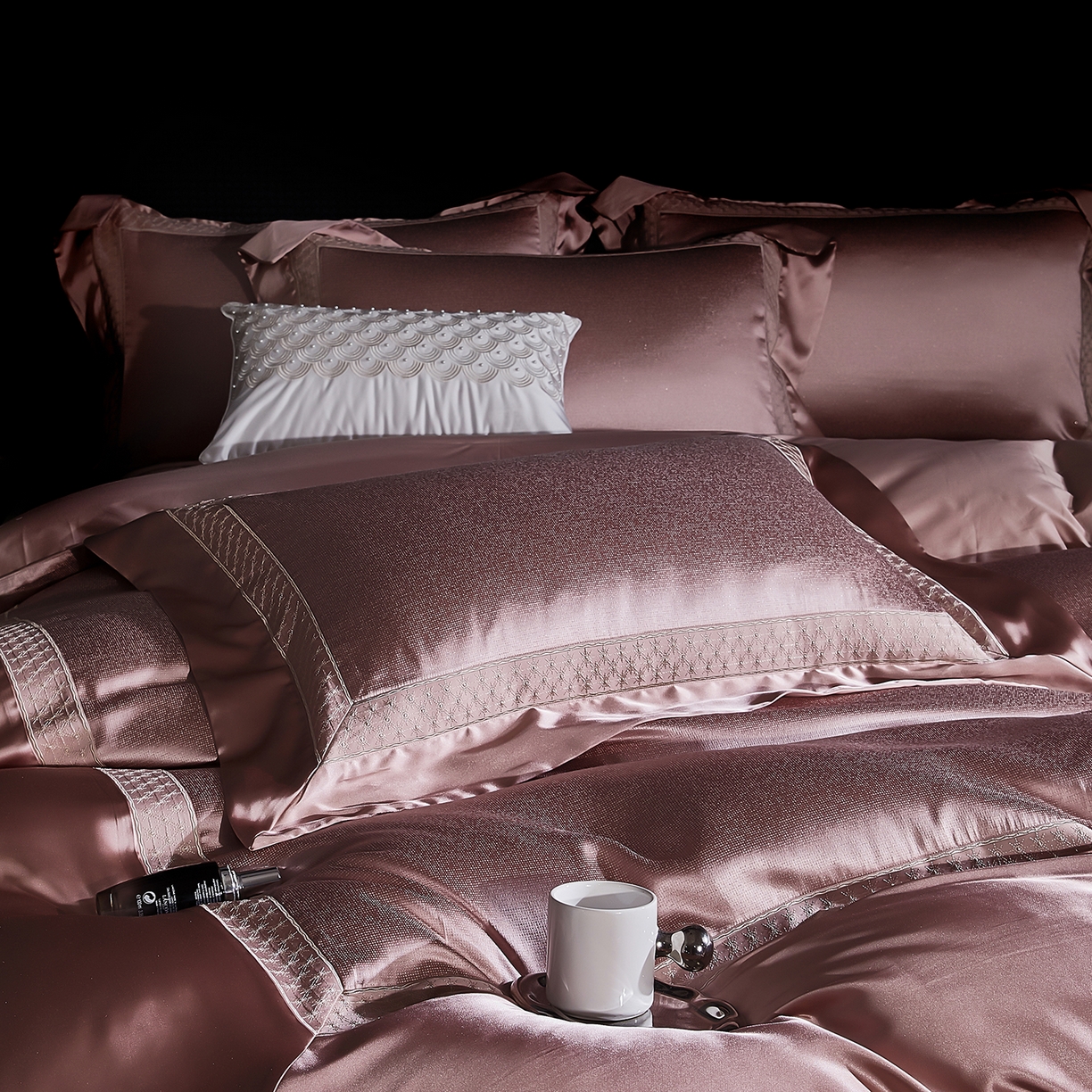 91家纺网 家纺一手货源 找家纺 （总）edra 2026新款真丝天丝轻奢提花床盖款四件套-缇芙尼