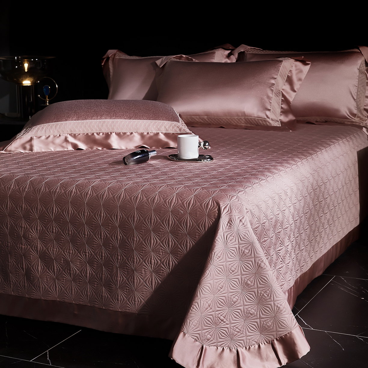 91家纺网 家纺一手货源 找家纺 edra 2026新款真丝天丝轻奢提花床盖款四件套-缇芙尼 缇芙尼粉色