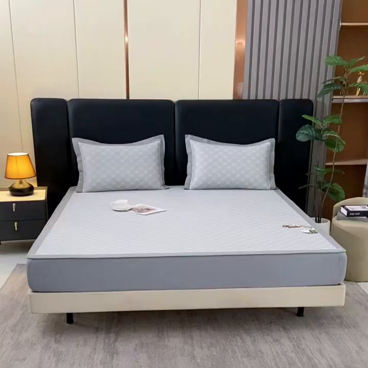 91家纺网 家纺一手货源 找家纺 小牛席业 2026新款轻奢风提花凉感冰丝席系列（床笠款）小玫瑰凉席藤席冰藤双面席冰丝席竹席凉席空调席草席三件套 灰色