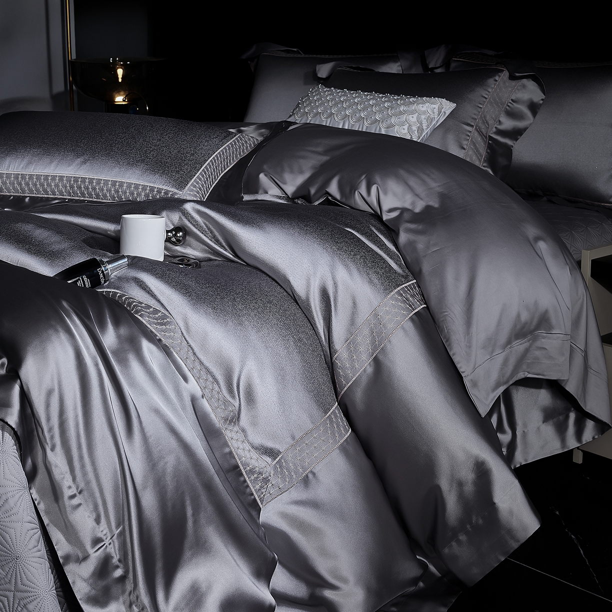 91家纺网 家纺一手货源 找家纺 edra 2026新款真丝天丝轻奢提花床盖款四件套-缇芙尼 缇芙尼灰色