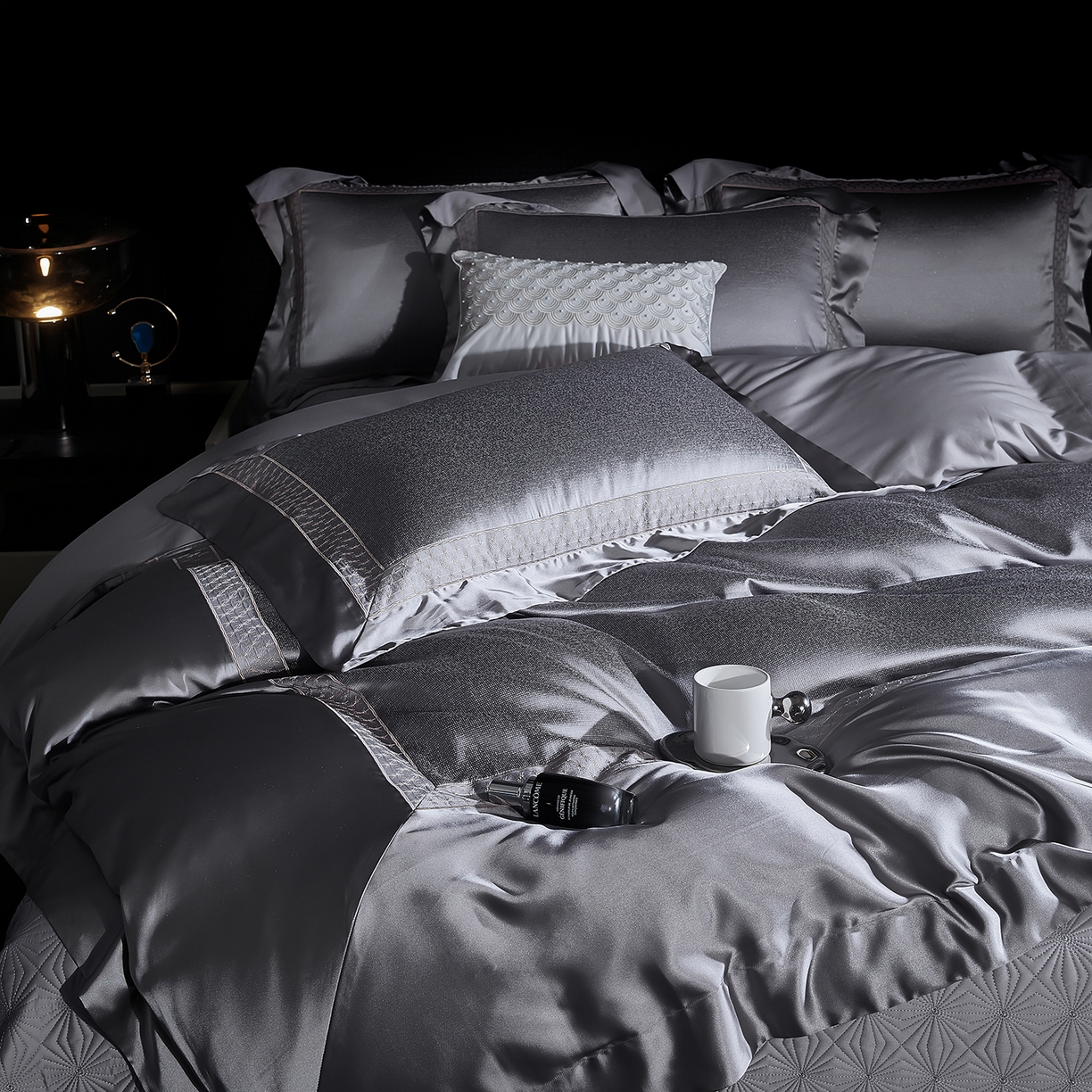 91家纺网 家纺一手货源 找家纺 edra 2026新款真丝天丝轻奢提花床盖款四件套-缇芙尼 缇芙尼灰色