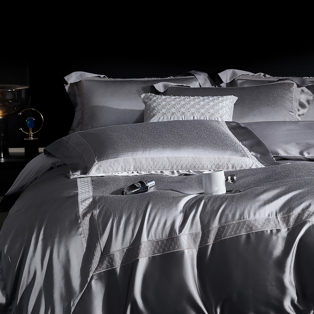 91家纺网 家纺一手货源 找家纺 edra 2026新款真丝天丝轻奢提花床盖款四件套-缇芙尼 缇芙尼灰色