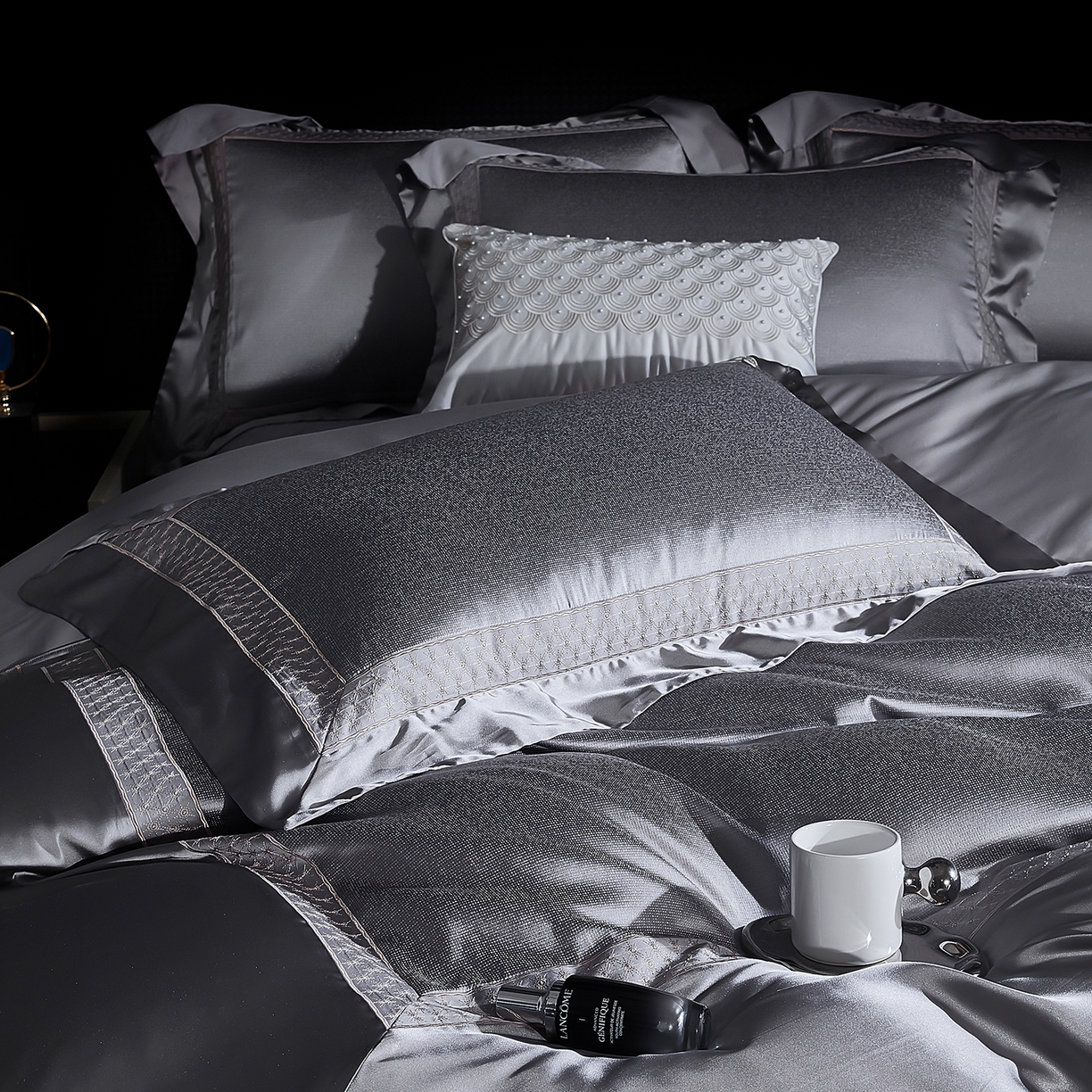 91家纺网 家纺一手货源 找家纺 edra 2026新款真丝天丝轻奢提花床盖款四件套-缇芙尼 缇芙尼灰色