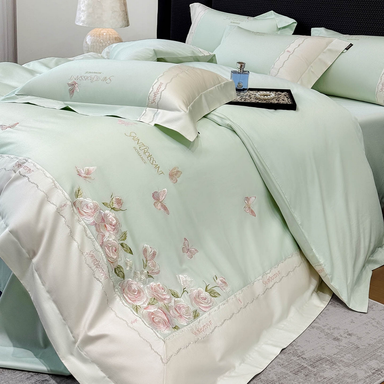 91家纺网 家纺一手货源 找家纺 2026爆款新品A类50S双股长绒棉纯棉四件套100全棉重工花卉刺绣被套床单床笠小清新床上用品溪畔玫瑰 溪畔玫瑰-茶绿