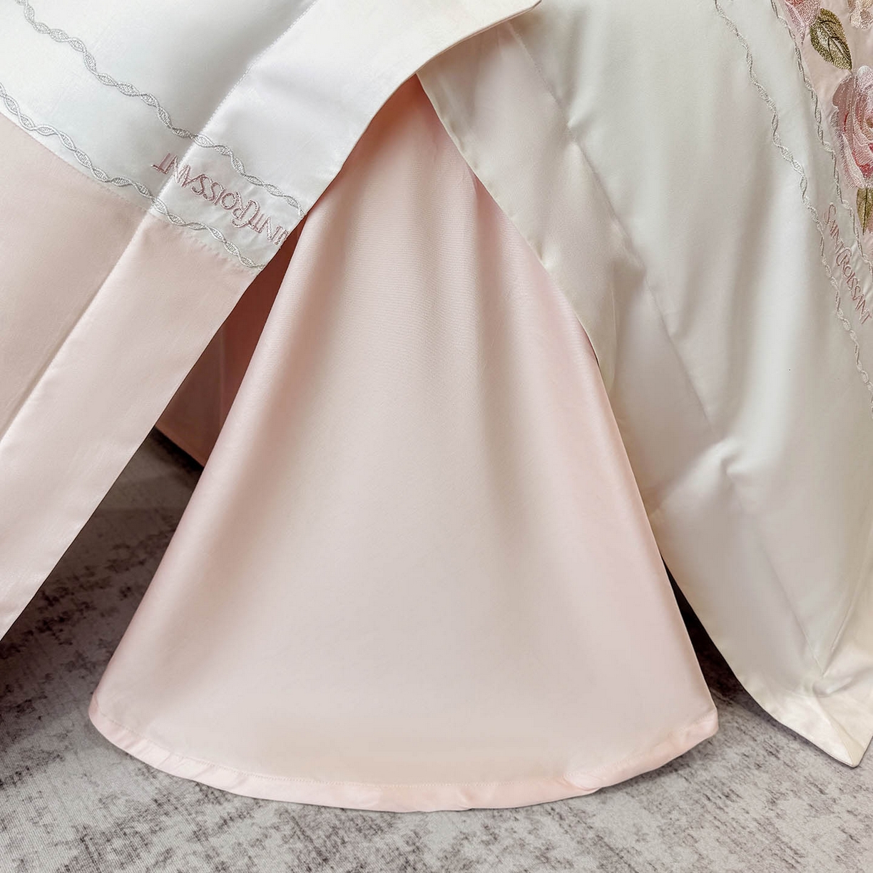 91家纺网 家纺一手货源 找家纺 2026爆款新品A类50S双股长绒棉纯棉四件套100全棉重工花卉刺绣被套床单床笠小清新床上用品溪畔玫瑰 溪畔玫瑰-颜粉