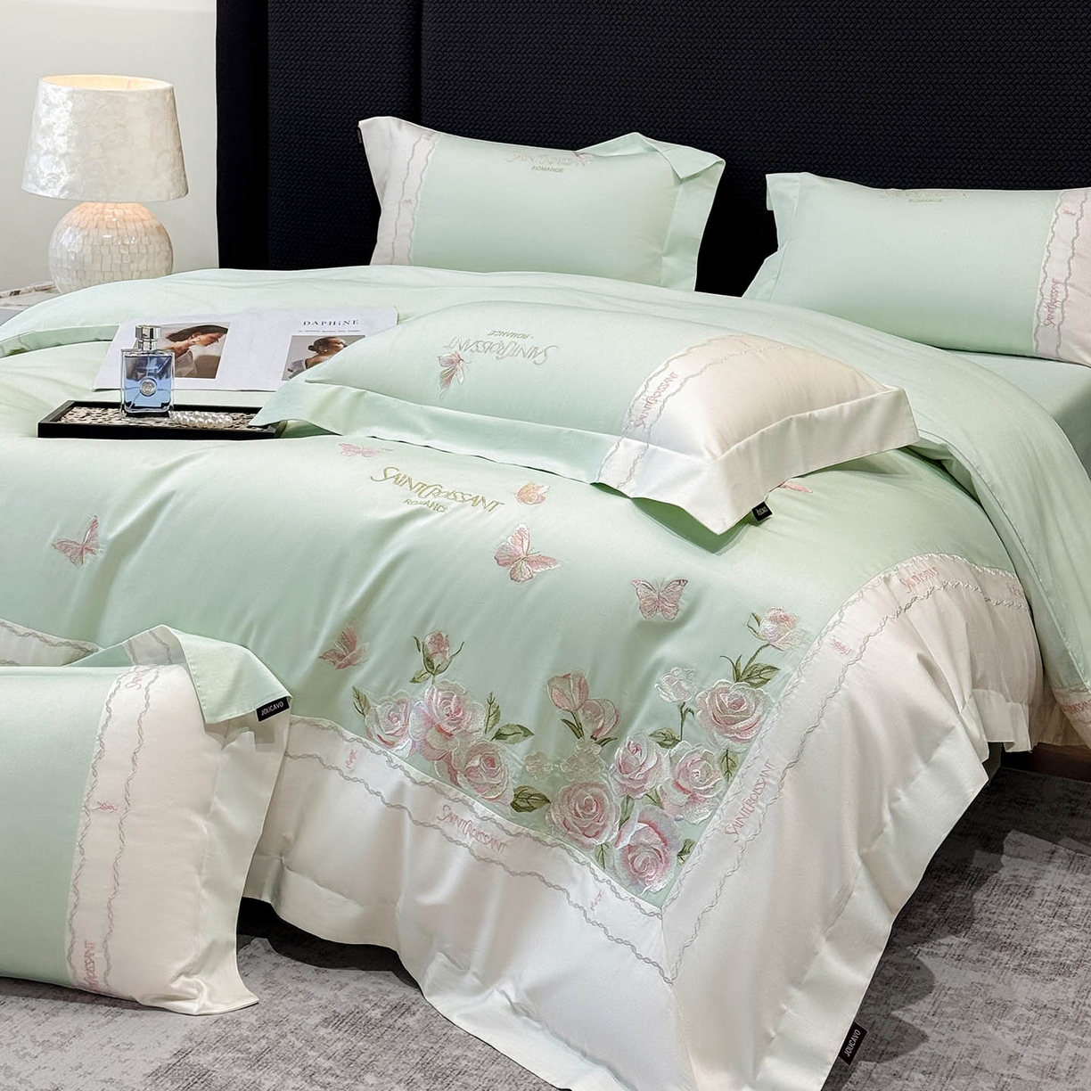 91家纺网 家纺一手货源 找家纺 2026爆款新品A类50S双股长绒棉纯棉四件套100全棉重工花卉刺绣被套床单床笠小清新床上用品溪畔玫瑰 溪畔玫瑰-茶绿