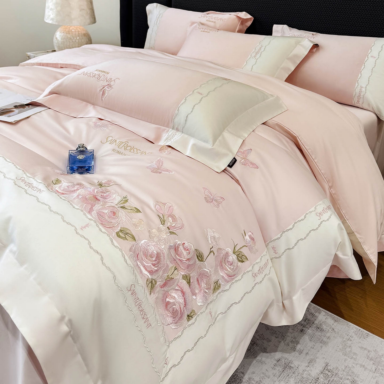 91家纺网 家纺一手货源 找家纺 2026爆款新品A类50S双股长绒棉纯棉四件套100全棉重工花卉刺绣被套床单床笠小清新床上用品溪畔玫瑰 溪畔玫瑰-颜粉