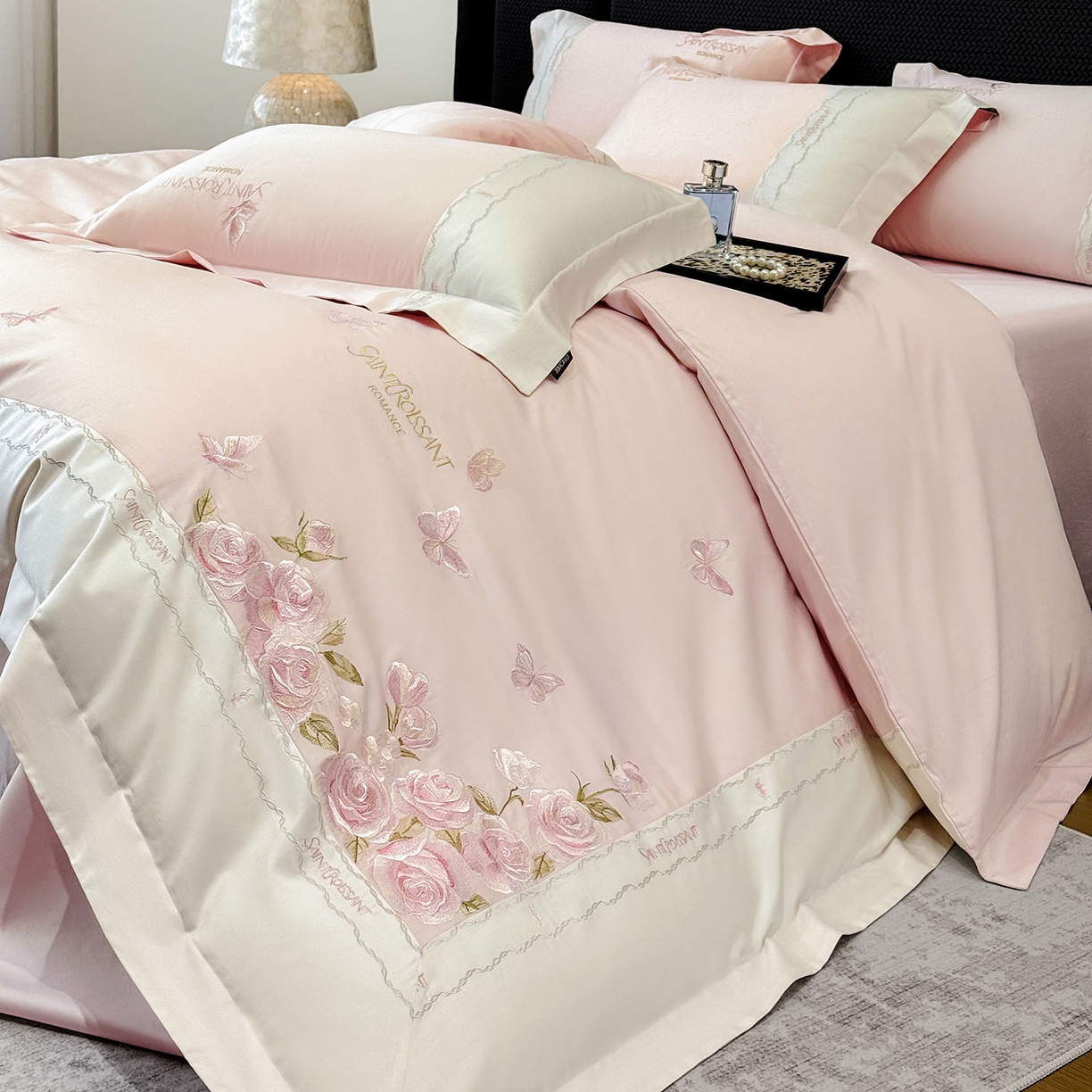 91家纺网 家纺一手货源 找家纺 2026爆款新品A类50S双股长绒棉纯棉四件套100全棉重工花卉刺绣被套床单床笠小清新床上用品溪畔玫瑰 溪畔玫瑰-颜粉