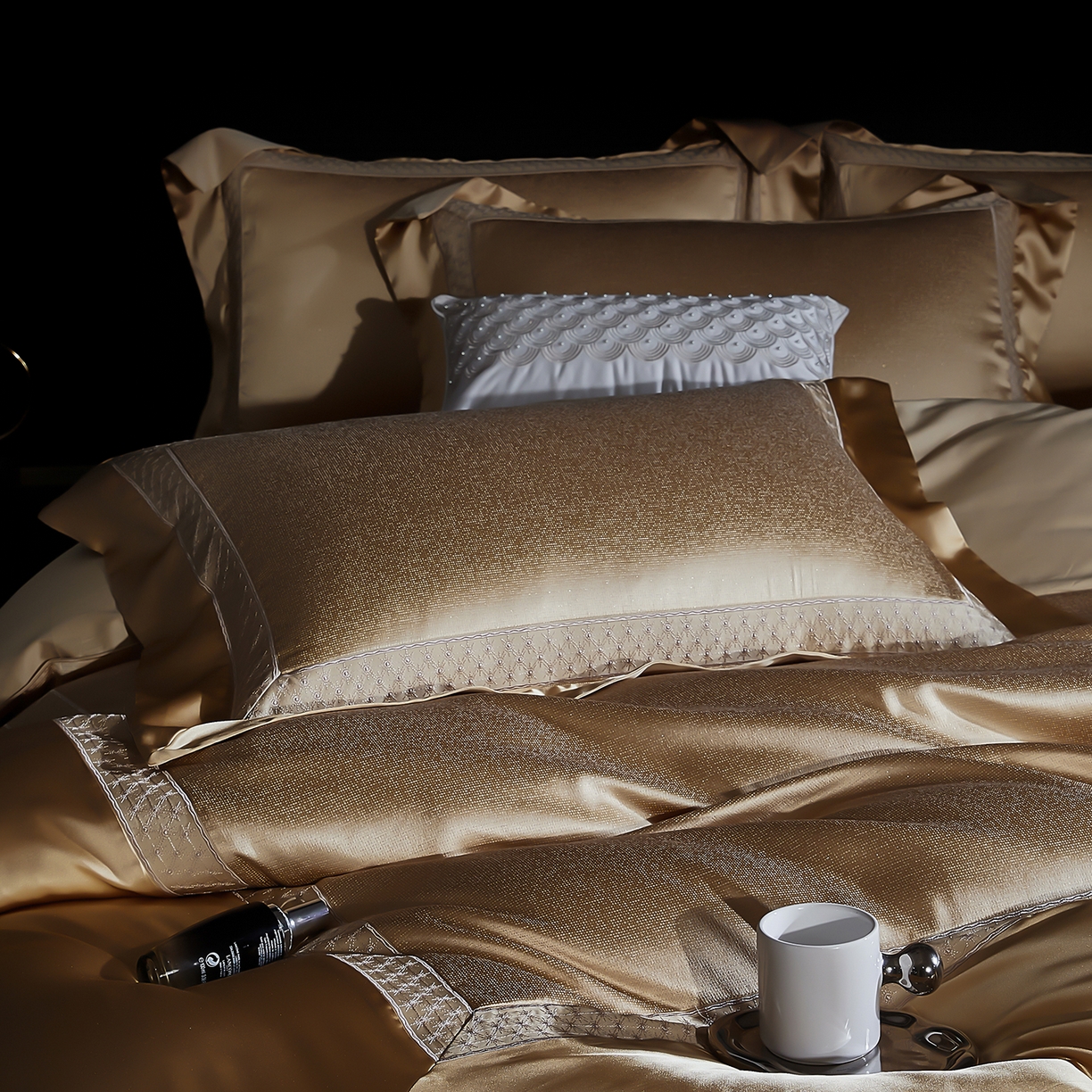 91家纺网 家纺一手货源 找家纺 edra 2026新款真丝天丝轻奢提花床盖款四件套-缇芙尼 缇芙尼金色