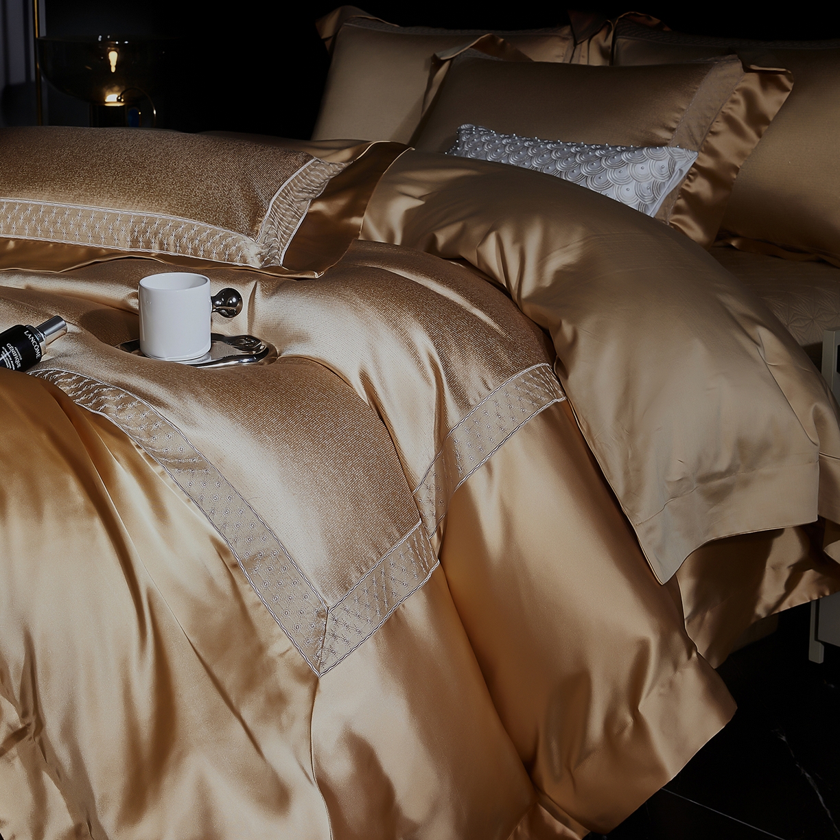 91家纺网 家纺一手货源 找家纺 edra 2026新款真丝天丝轻奢提花床盖款四件套-缇芙尼 缇芙尼金色