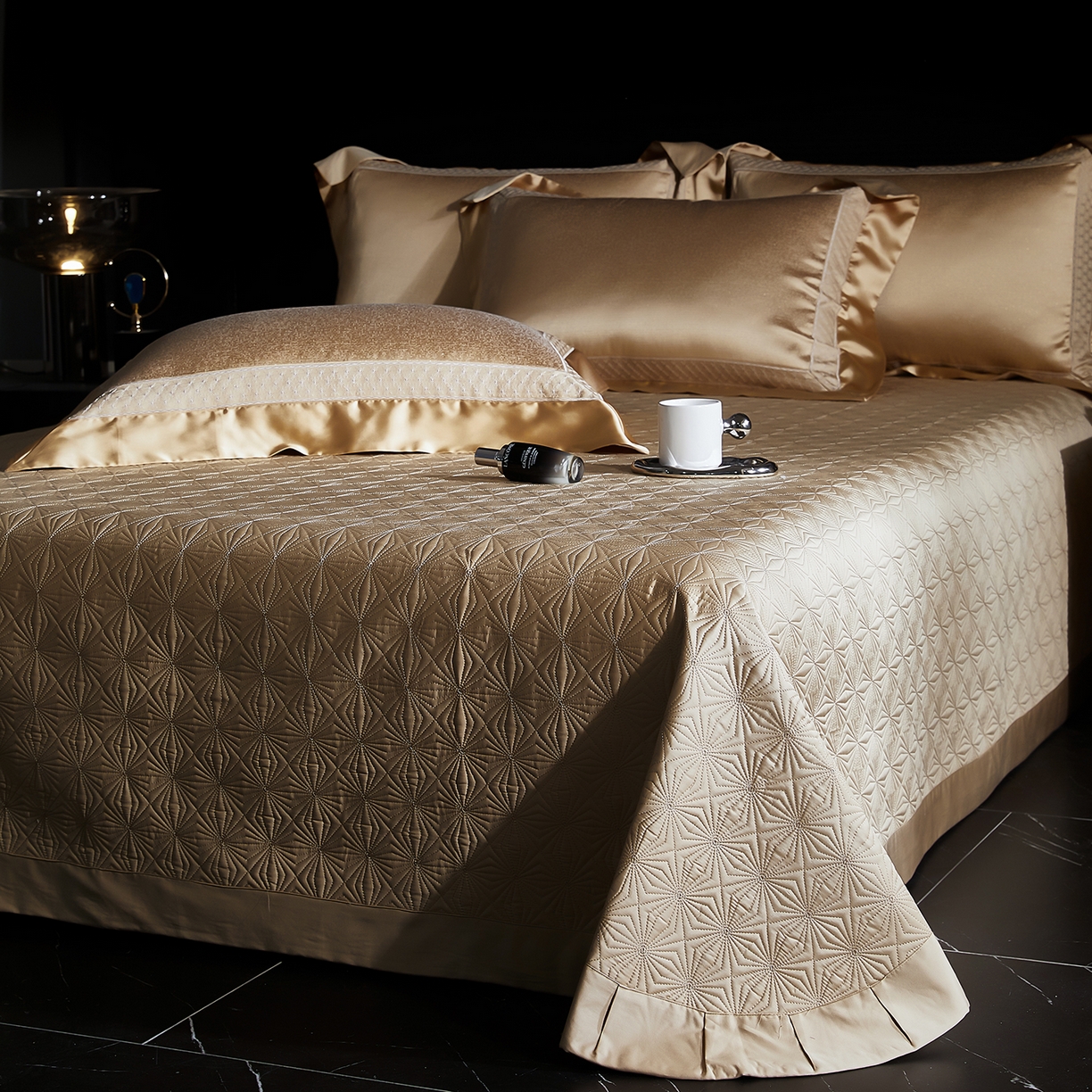 91家纺网 家纺一手货源 找家纺 edra 2026新款真丝天丝轻奢提花床盖款四件套-缇芙尼 缇芙尼金色