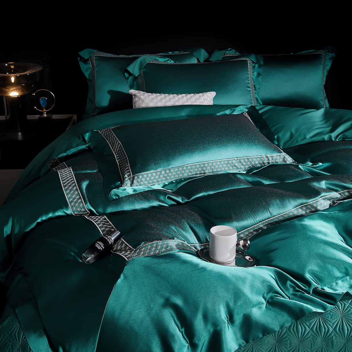 91家纺网 家纺一手货源 找家纺 edra 2026新款真丝天丝轻奢提花床盖款四件套-缇芙尼 缇芙尼绿色