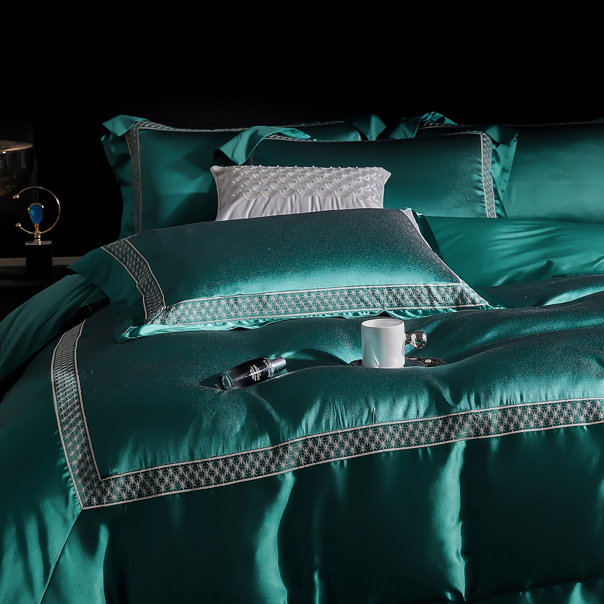 91家纺网 家纺一手货源 找家纺 edra 2026新款真丝天丝轻奢提花床盖款四件套-缇芙尼 缇芙尼绿色