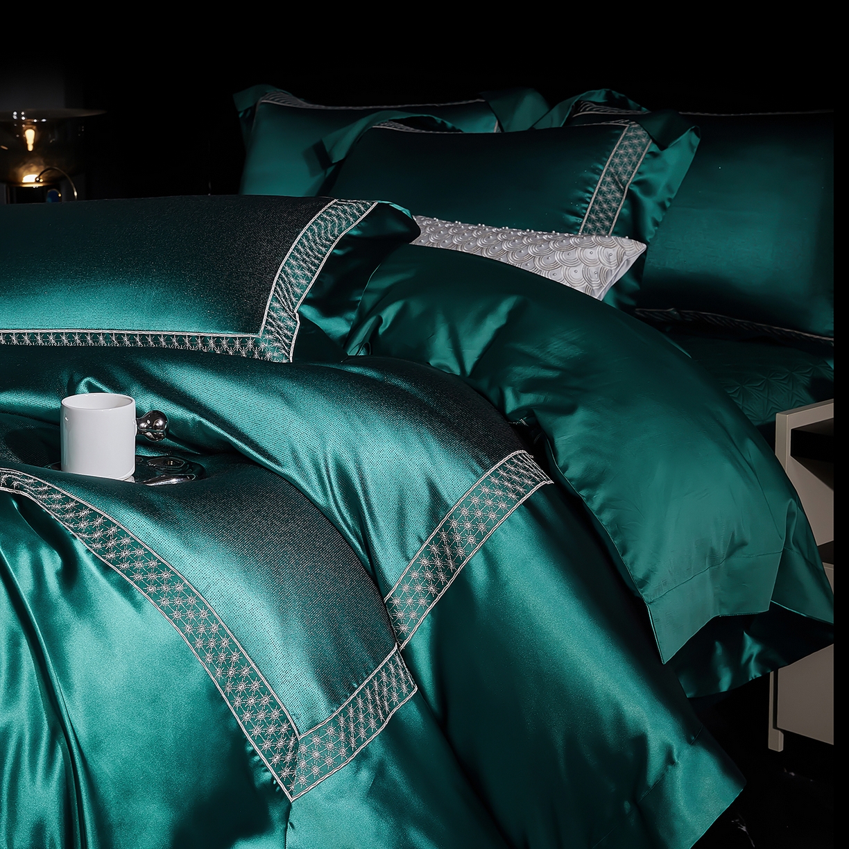 91家纺网 家纺一手货源 找家纺 edra 2026新款真丝天丝轻奢提花床盖款四件套-缇芙尼 缇芙尼绿色