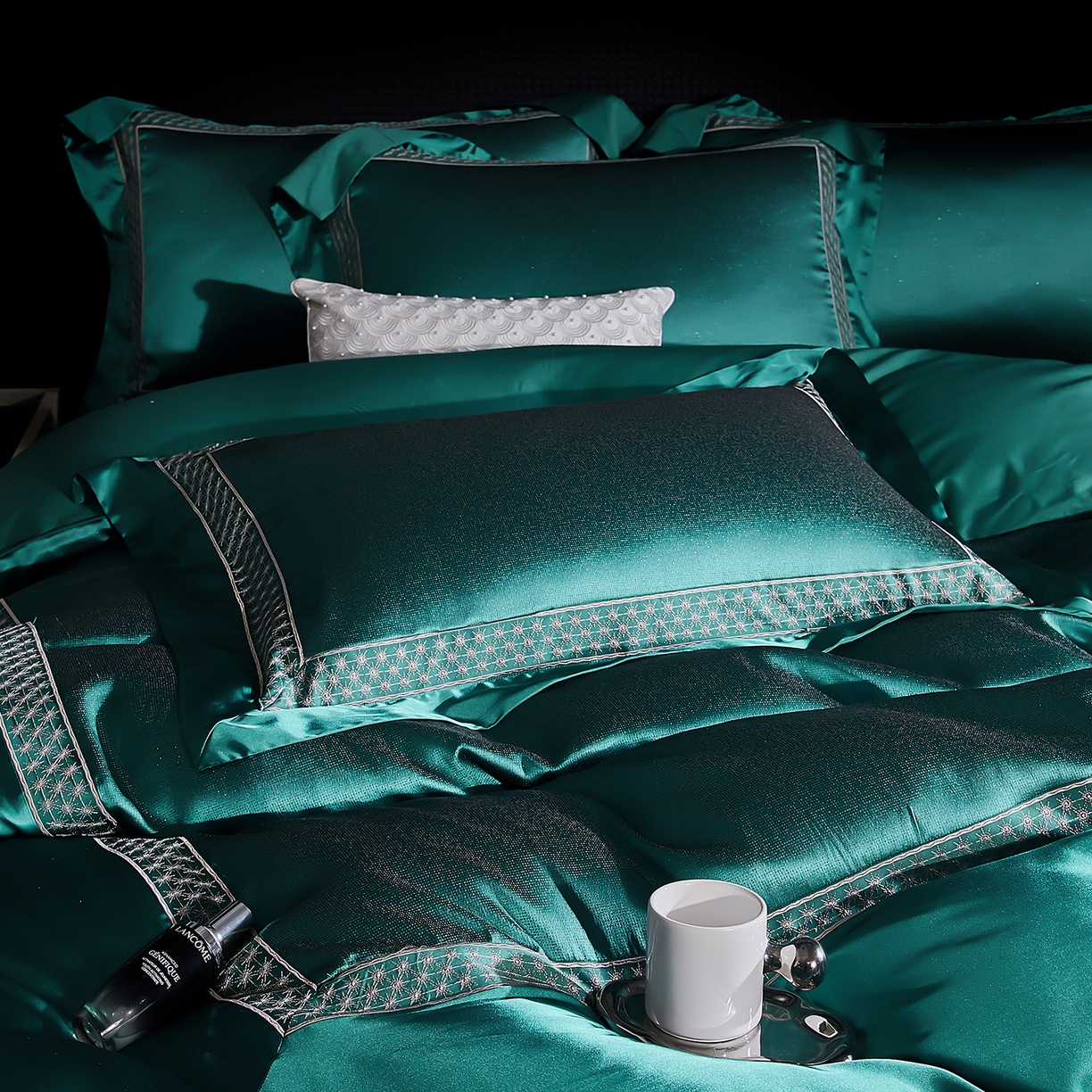 91家纺网 家纺一手货源 找家纺 edra 2026新款真丝天丝轻奢提花床盖款四件套-缇芙尼 缇芙尼绿色