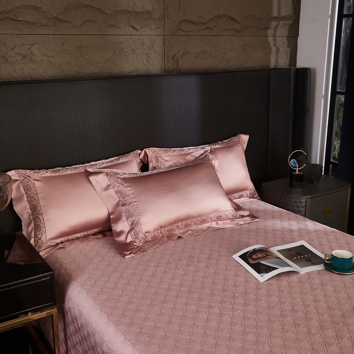 91家纺网 家纺一手货源 找家纺 edra 2026新款真丝天丝轻奢床盖款四件套-圣罗兰 圣罗兰粉色