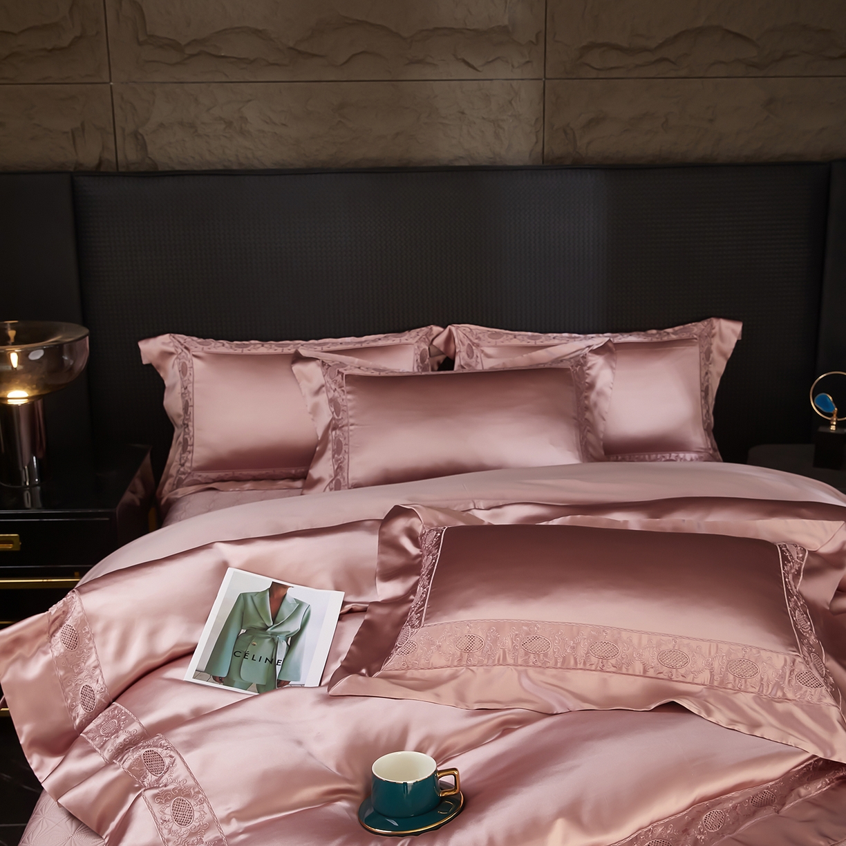 91家纺网 家纺一手货源 找家纺 edra 2026新款真丝天丝轻奢床盖款四件套-圣罗兰 圣罗兰粉色