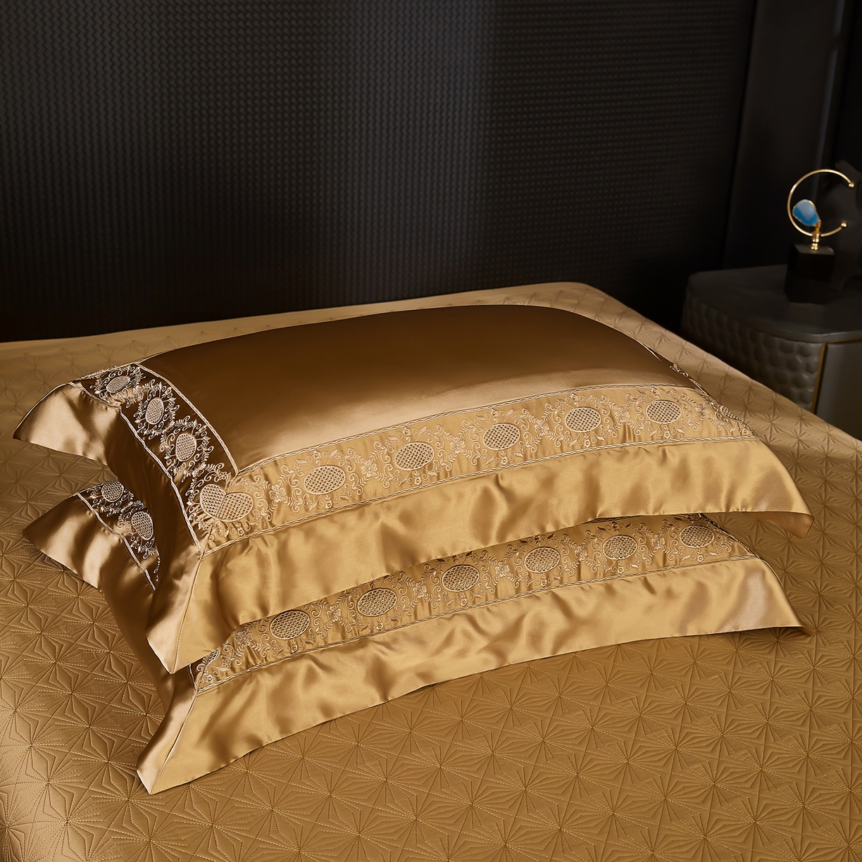 91家纺网 家纺一手货源 找家纺 edra 2026新款真丝天丝轻奢床盖款四件套-圣罗兰 圣罗兰金色