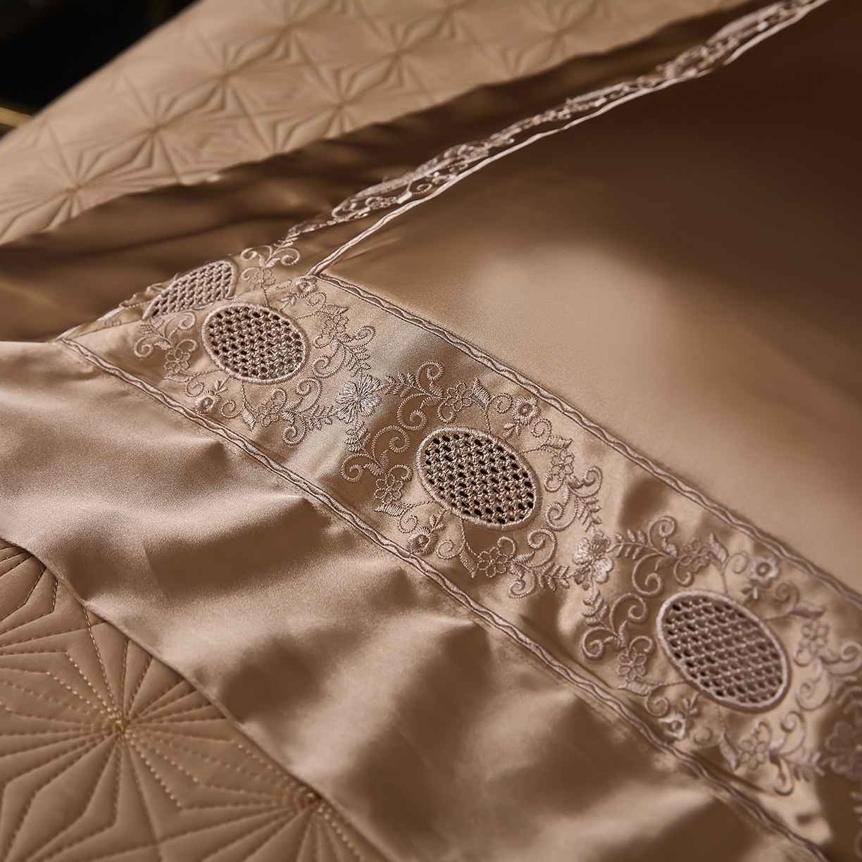 91家纺网 家纺一手货源 找家纺 edra 2026新款真丝天丝轻奢床盖款四件套-圣罗兰 圣罗兰棕色