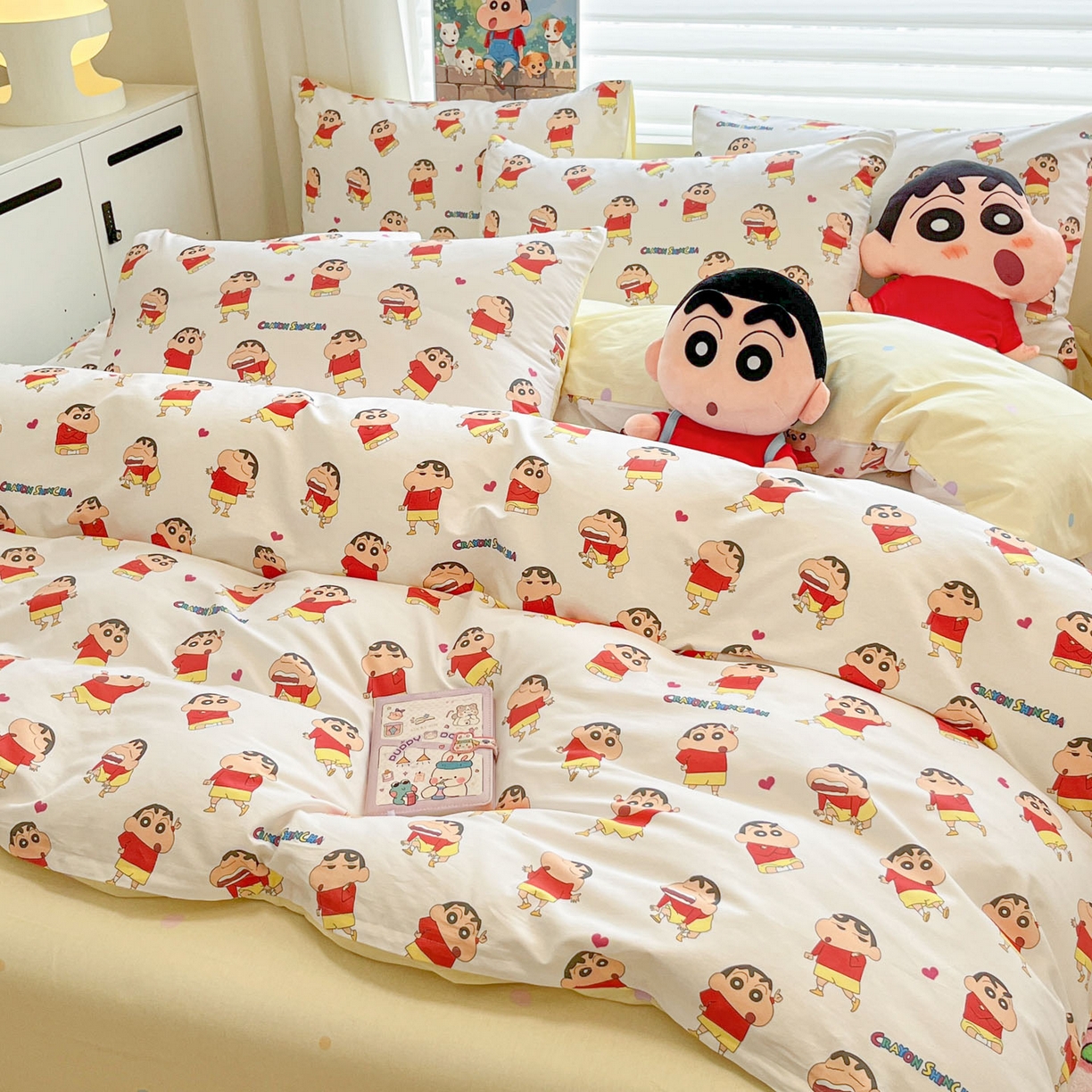 91家纺网 家纺一手货源 找家纺 暮思家居 2026春夏新款正版授权蜡笔小新全棉纯棉四件套系列 搞怪小新