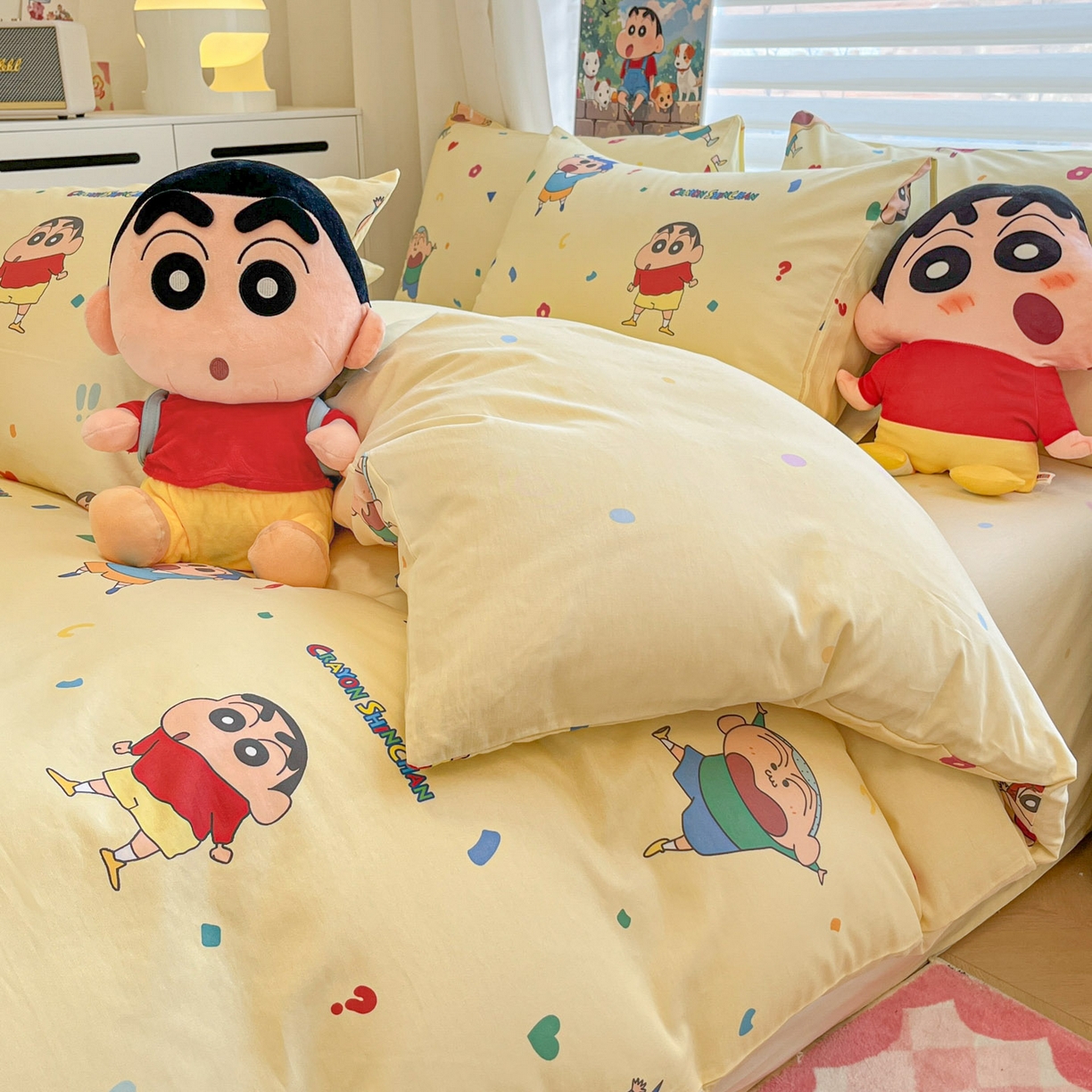 91家纺网 家纺一手货源 找家纺 暮思家居 2026春夏新款正版授权蜡笔小新全棉纯棉四件套系列 萌萌小新