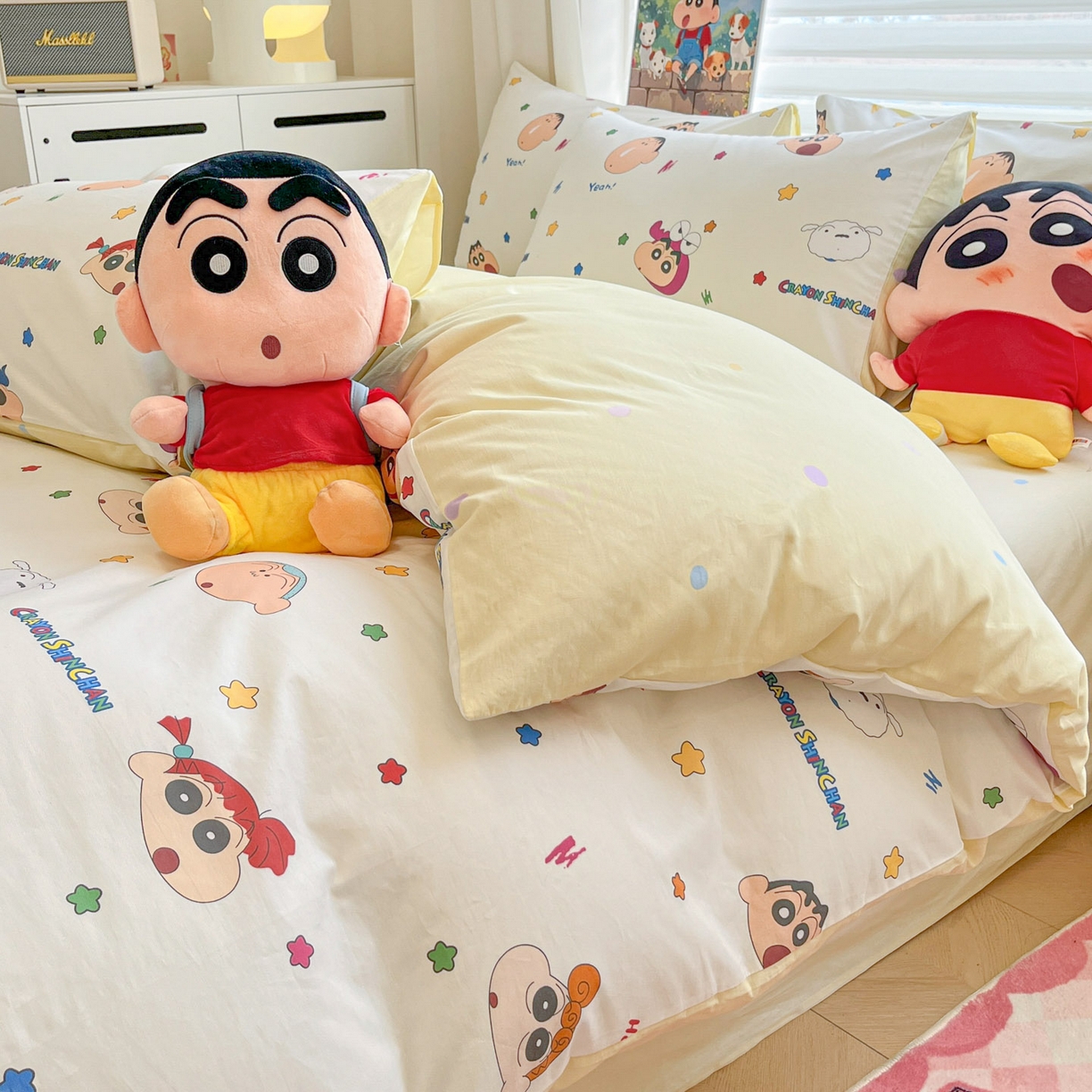 91家纺网 家纺一手货源 找家纺 暮思家居 2026春夏新款正版授权蜡笔小新全棉纯棉四件套系列 派对小新