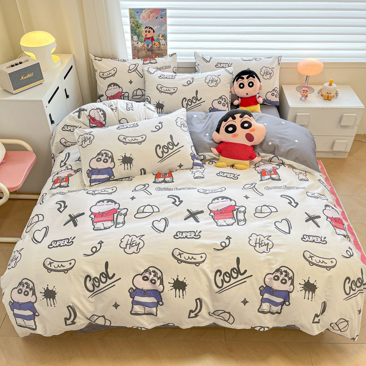 91家纺网 家纺一手货源 找家纺 暮思家居 2026春夏新款正版授权蜡笔小新全棉纯棉四件套系列 音乐小新