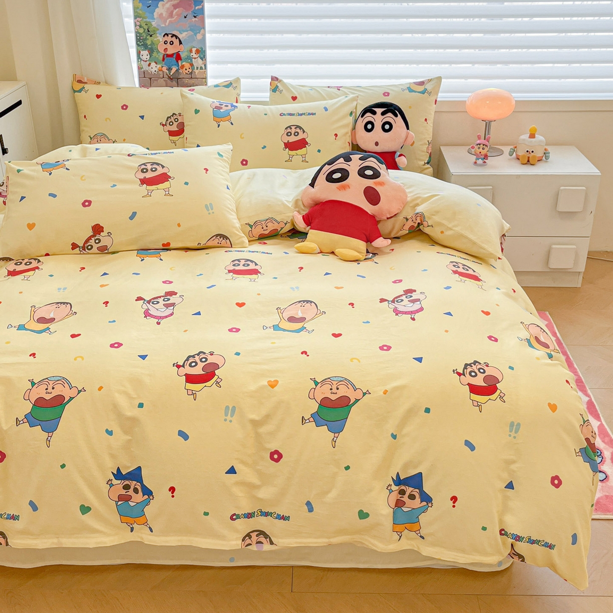 91家纺网 家纺一手货源 找家纺 暮思家居 2026春夏新款正版授权蜡笔小新全棉纯棉四件套系列 萌萌小新