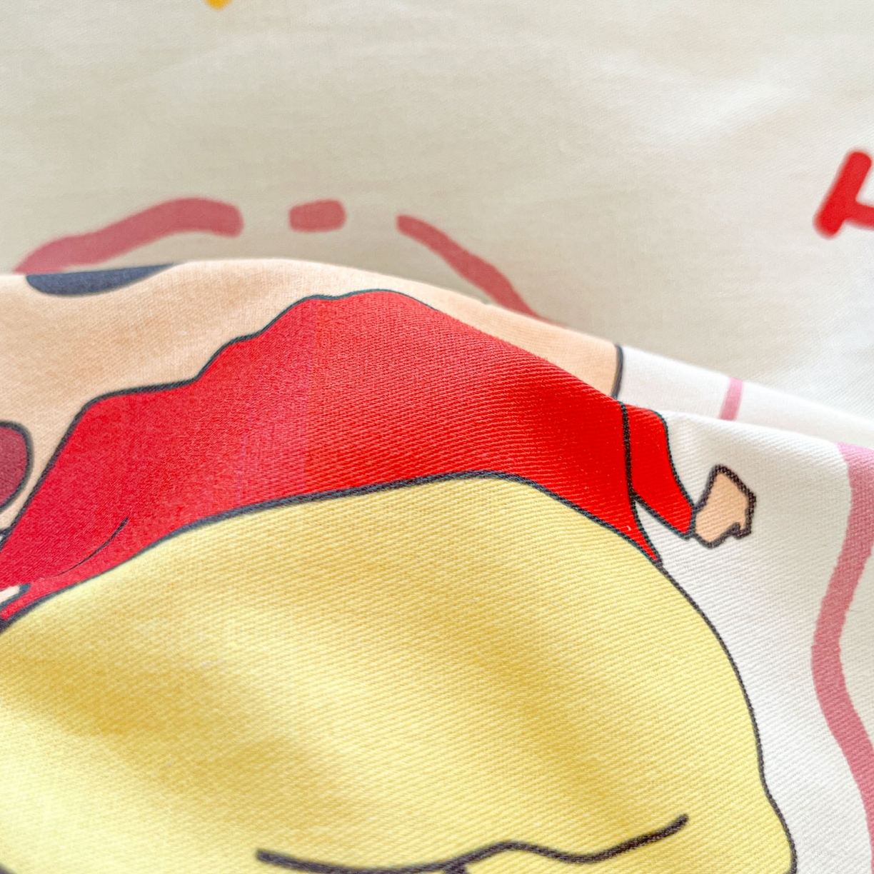 91家纺网 家纺一手货源 找家纺 暮思家居 2026春夏新款正版授权蜡笔小新全棉纯棉四件套系列 可爱小新