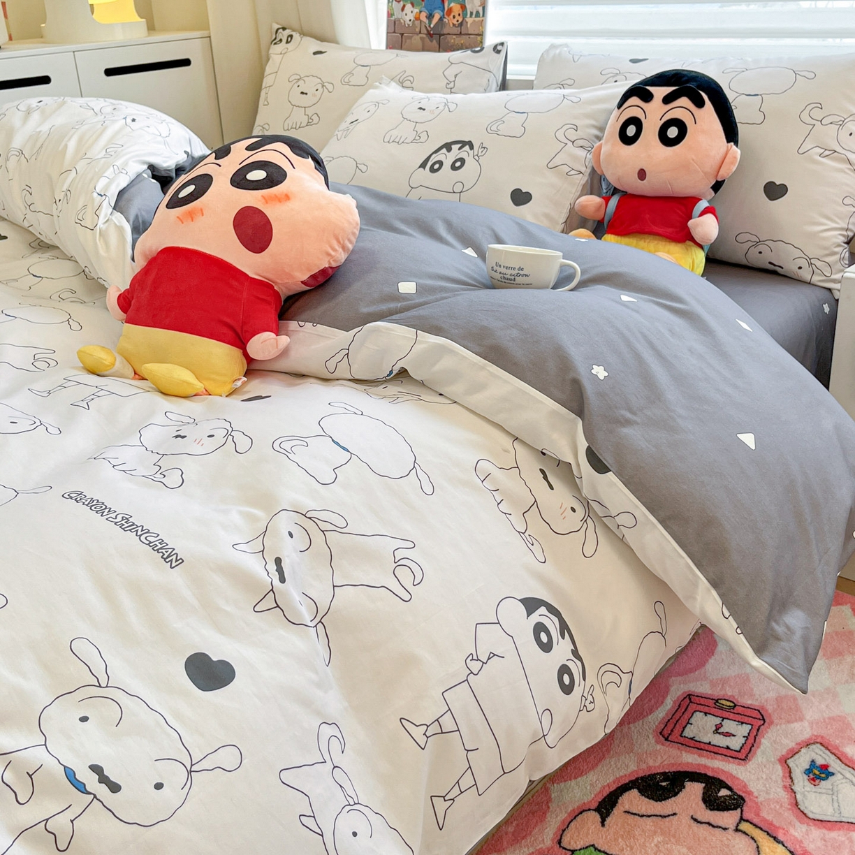 91家纺网 家纺一手货源 找家纺 暮思家居 2026春夏新款正版授权蜡笔小新全棉纯棉四件套系列 黑白小新