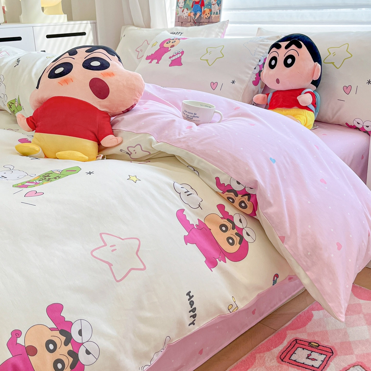 91家纺网 家纺一手货源 找家纺 暮思家居 2026春夏新款正版授权蜡笔小新全棉纯棉四件套系列 百变小新