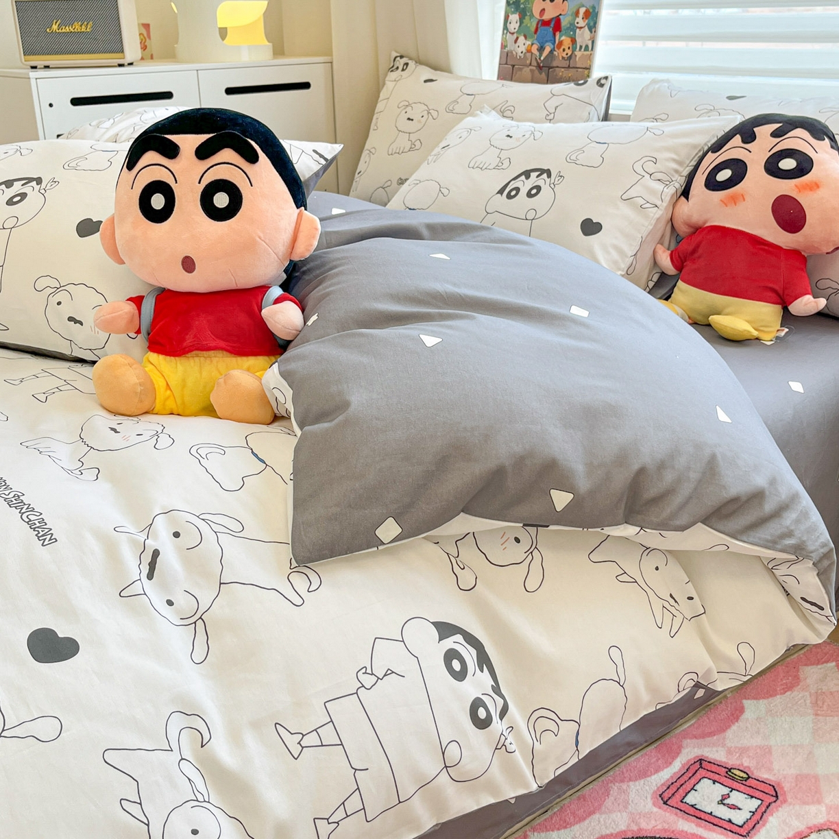 91家纺网 家纺一手货源 找家纺 暮思家居 2026春夏新款正版授权蜡笔小新全棉纯棉四件套系列 黑白小新