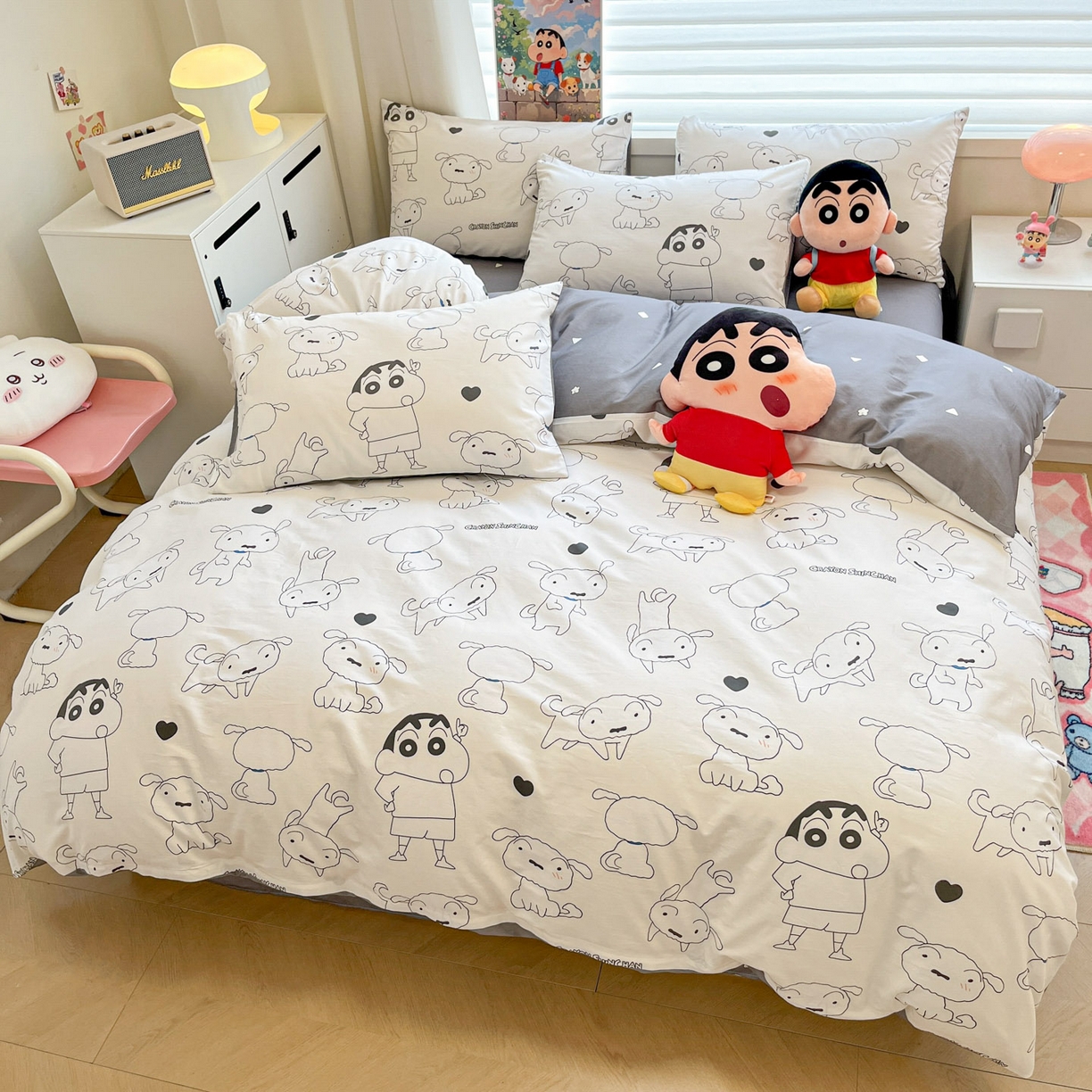 91家纺网 家纺一手货源 找家纺 暮思家居 2026春夏新款正版授权蜡笔小新全棉纯棉四件套系列 黑白小新